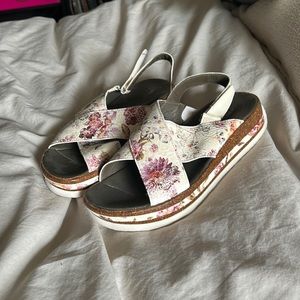 Floral White Leather sandals